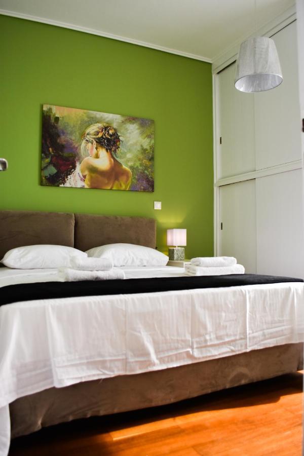 Βright Walled Designed Apt In Glyfada Center Афины Экстерьер фото