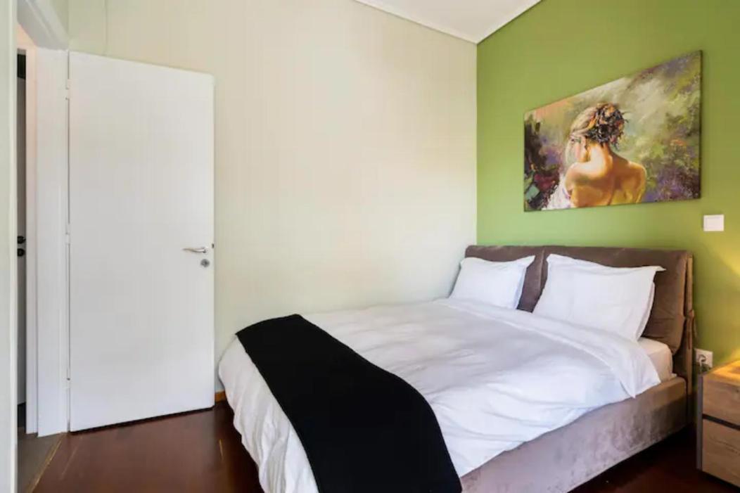 Βright Walled Designed Apt In Glyfada Center Афины Экстерьер фото